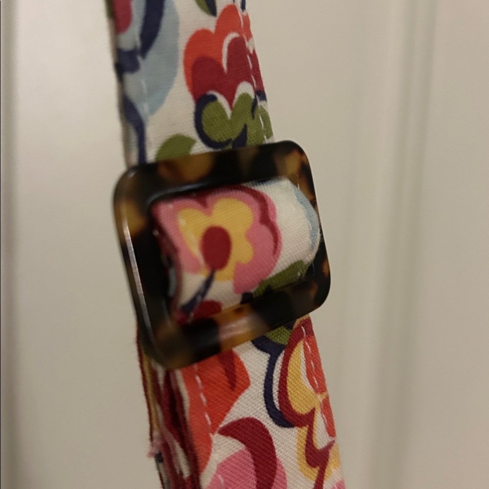 Vera Bradley crossbody Floral pink/red/blue/green purse - Picture 3 of 6
